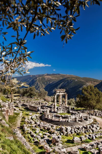 Delfos con ruinas del Templo en Grecia — Foto de Stock