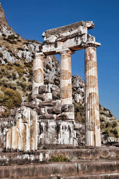 Delfos con ruinas del Templo en Grecia — Foto de Stock