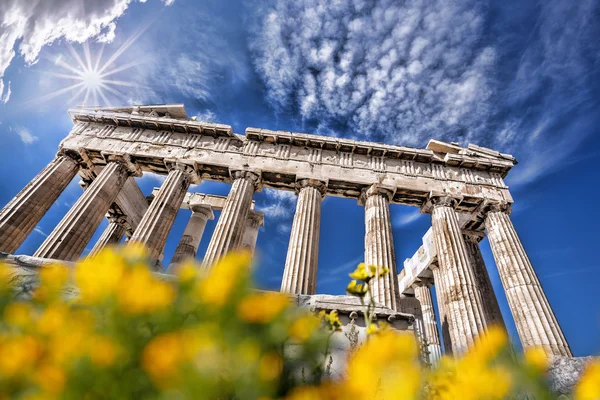 Акрополь с парфеноновым храмом в Афинах, Греция — стоковое фото
