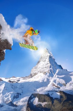 Matterhorn tepe İsviçre karşı atlama snowboarder