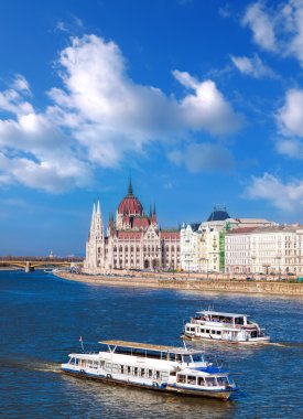 Budapeşte Macaristan teknelerle karşı Parlamentosu ile