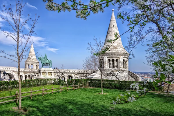 Fisherman's Bastion, a két torony, Budapest, Magyarország — Stock Fotó