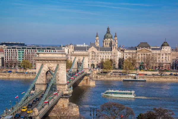 Chain Bridge in Boedapest, de hoofdstad stad van Hongarije — Stockfoto