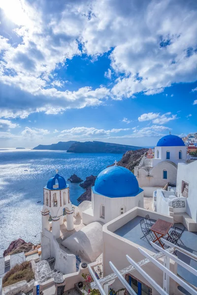 Pueblo de Oia en la isla de Santorini en Grecia — Foto de Stock