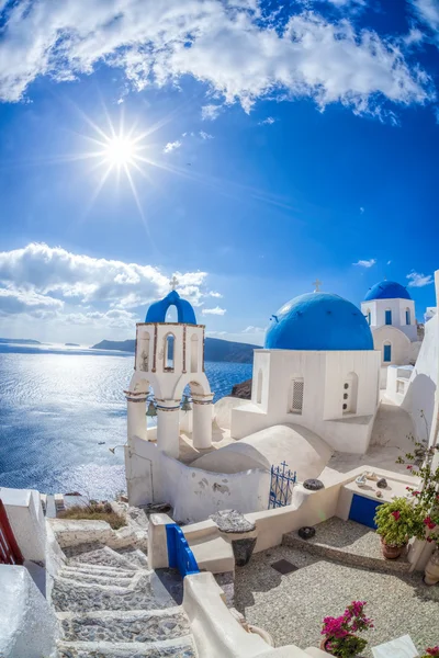 Pueblo de Oia en la isla de Santorini en Grecia — Foto de Stock