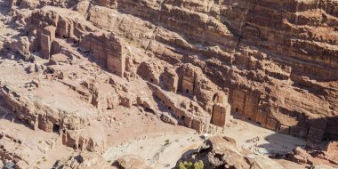 Kurban Yüksek Yeri aşağı görüntüleyin. Petra. Ürdün. 