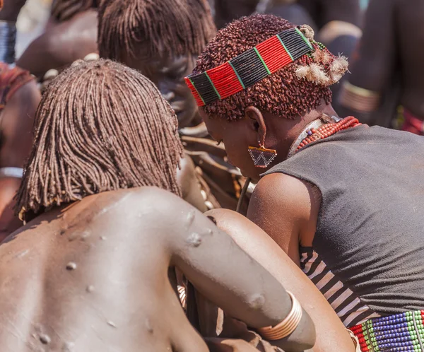 Hamar femmes au marché du village . — Photo