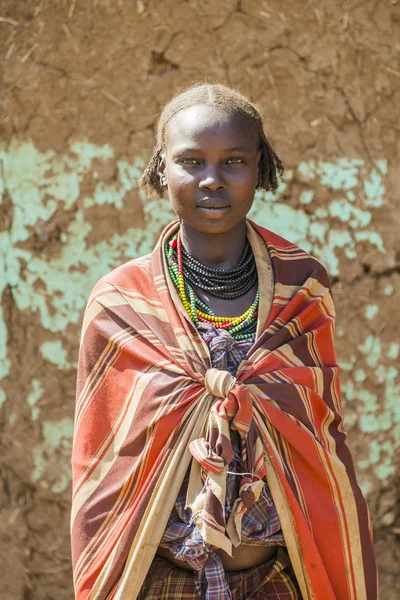 Portrait of Dassanech girl. Omorato, Ethiopia. — Stock Photo, Image