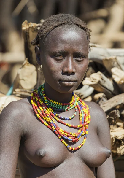 Portret van Dassanech meisje. Omorato, Ethiopië. — Stockfoto