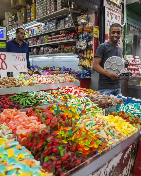 Süßwarenstände auf dem machane yehuda market. jerusalem, israel. — Stockfoto