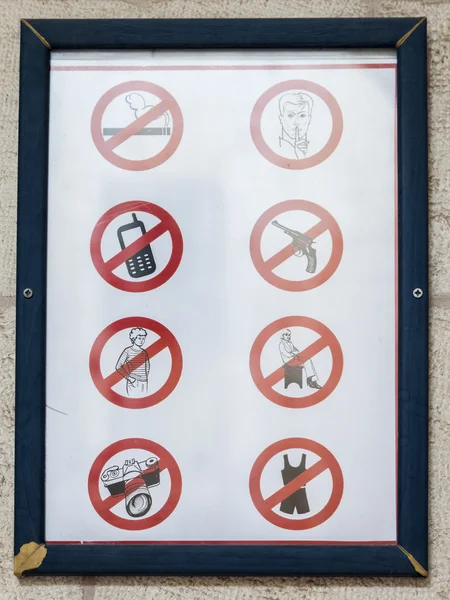 Sign at the entrance of Saint James Cathedral. Jerusalem, Israel. — Stock Photo, Image