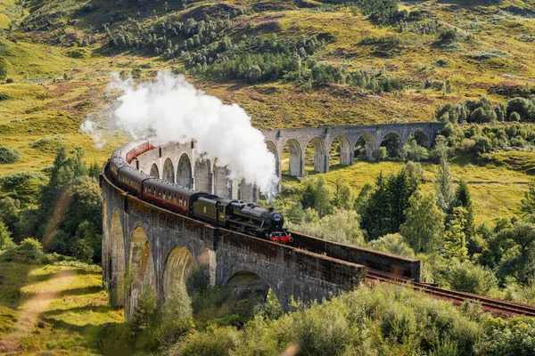 Steam Train Glenfinnan Viaduct Шотландії Серпні 2020 Року Після Обробки — стокове фото