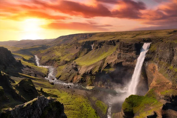 Haifoss Vízesés Izlandi Felföldön 2020 Augusztusában Expozíciós Zárójelben Történő Feldolgozás — Stock Fotó