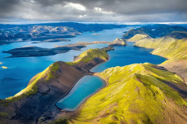 2020年8月に撮影されたアイスランド南部の高地では 露出ブラケットを使用してポスト処理 — ストック写真