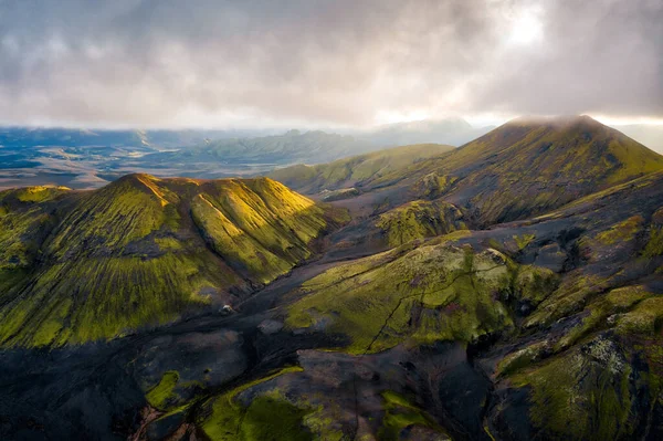 2020年8月に撮影されたアイスランド南部の高地では 露出ブラケットを使用してポスト処理 — ストック写真