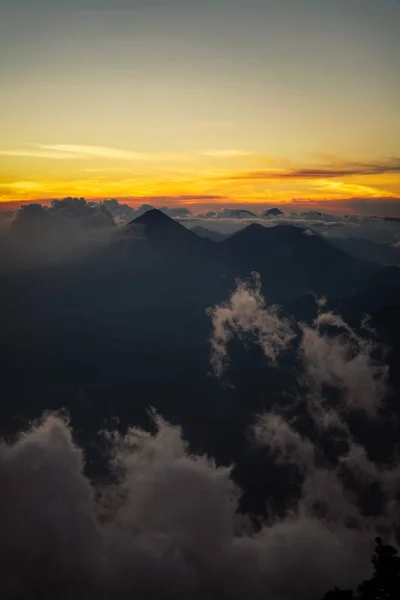 Vulkan Fuego Vom Acatenango Guatemala Aus Gesehen Nachbearbeitet Mit Belichtungsklammern — Stockfoto