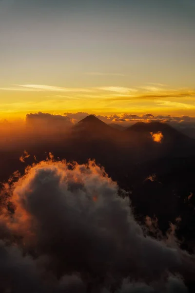 Вулкан Фуэго Виден Акатенанго Гуатемале Пост Обработан Помощью Облучения — стоковое фото
