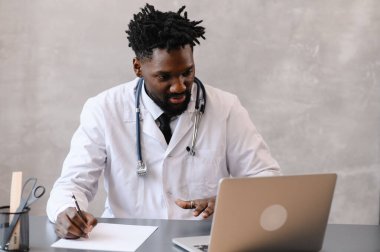 Siyahi doktor. Tıbbi bilgi alışverişi için bilgisayar ve telekomünikasyon teknolojilerinin kullanımına telgraf çekin