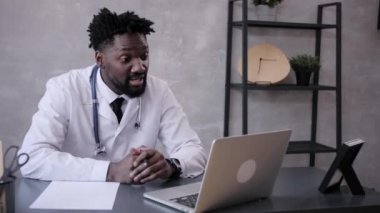 Siyahi doktor. Tıbbi bilgi alışverişi için bilgisayar ve telekomünikasyon teknolojilerinin kullanımına telgraf çekin