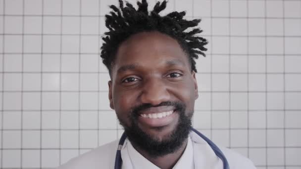 Close-up portrait of black doctor smiling and looking at camera — Stock Video