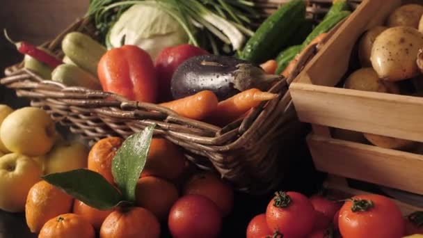 Basket with fresh vegetables potatoes, herbs, cabbage, peppers, carrots, cucumbers. Healthy eating. — Stock Video