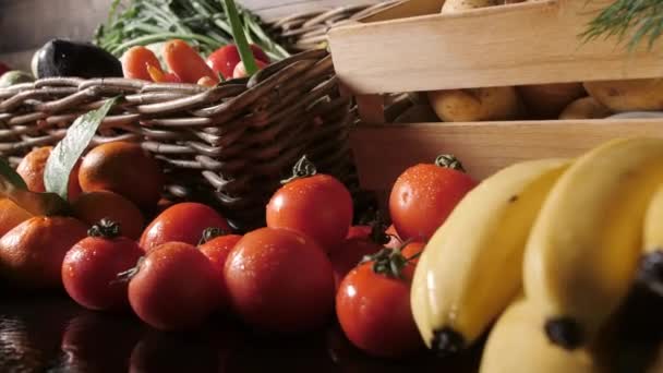Legumes e frutas frescos, produtos agrícolas. Produtos biológicos — Vídeo de Stock
