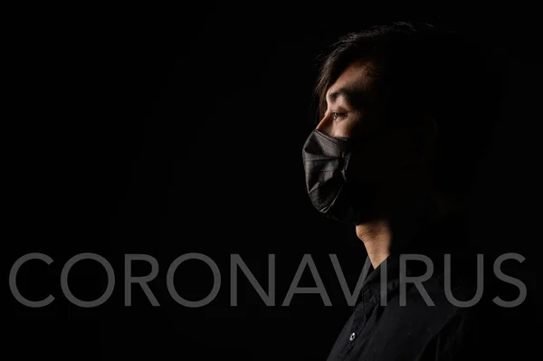 Koncept koronavirové karantény. MERS Cov respirační syndrom středního východu koronavirus, Novel coronavirus 2019nCoV, Asijský muž s maskou lékařské tváře — Stock fotografie