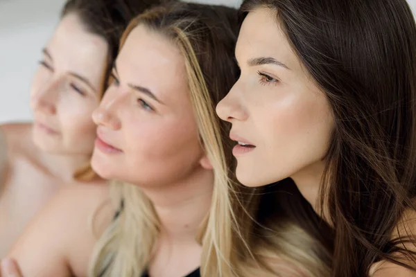 Conceito de positividade corporal. Mulher com confiança e positividade corporal — Fotografia de Stock