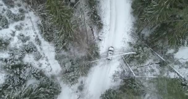 雪氷路を走行する無人機からの空中トップビュー 空中風景 — ストック動画