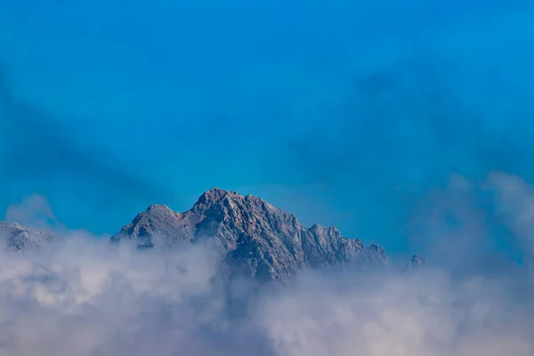 Pico Montaña Mirando Desde Niebla — Foto de Stock