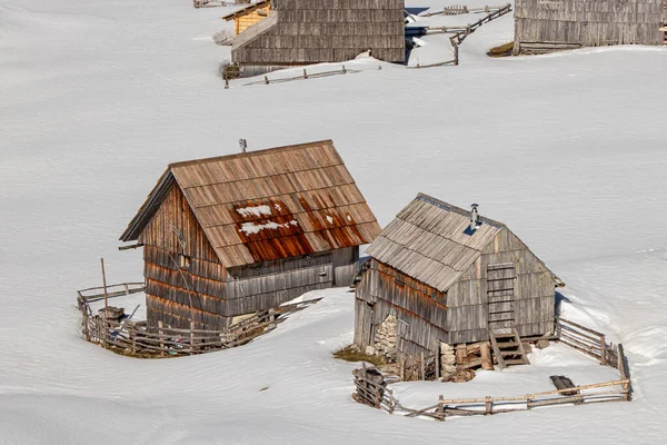 Berghütten Mit Etwas Schnee — Stockfoto