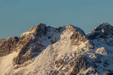 Julian Alplerindeki yüksek dağlar, kış