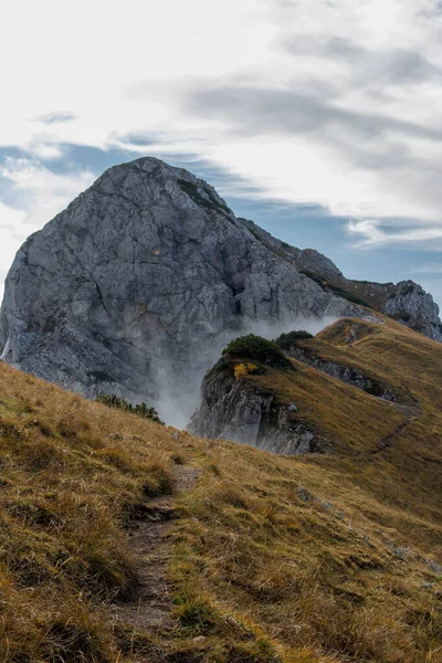 Sendero Hacia Montaña Jezerski Stog —  Fotos de Stock