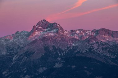 Bohinj 'de ilk güneş ışığı