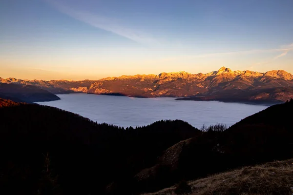 Mer Nuages Dans Vallée Avec Soleil Levant — Photo