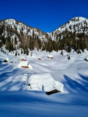 Dağ otlağı Dedno polje Kış zamanı, güneşli gün