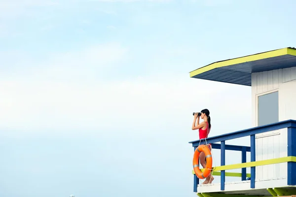 Female Lifeguard Binocular Watch Tower Blue Sky — Stock Photo, Image