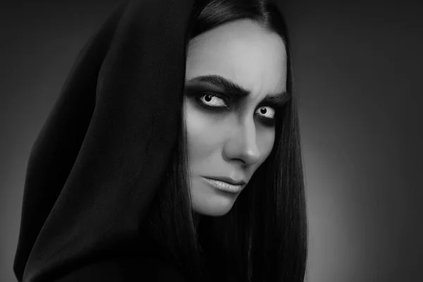 Mysterious Witch Spooky Eyes Dark Background Closeup Black White Effect — Stock Photo, Image