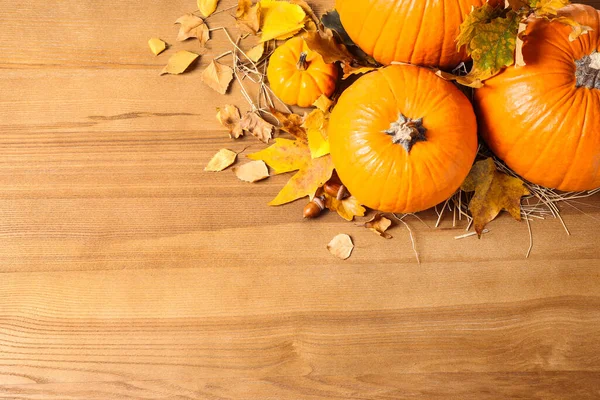 Flat Lay Composition Ripe Pumpkins Autumn Leaves Wooden Table Space — Stock Photo, Image