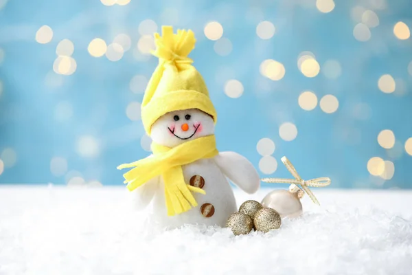 Giocattolo Pupazzo Neve Palle Natale Sulla Neve Contro Luci Festive — Foto Stock