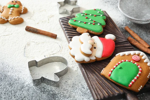 Lahodné Domácí Vánoční Cukroví Mouka Šedém Stole Detailní Záběr — Stock fotografie