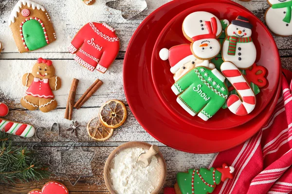 Composición Laica Plana Con Deliciosas Galletas Navidad Caseras Mesa Madera —  Fotos de Stock