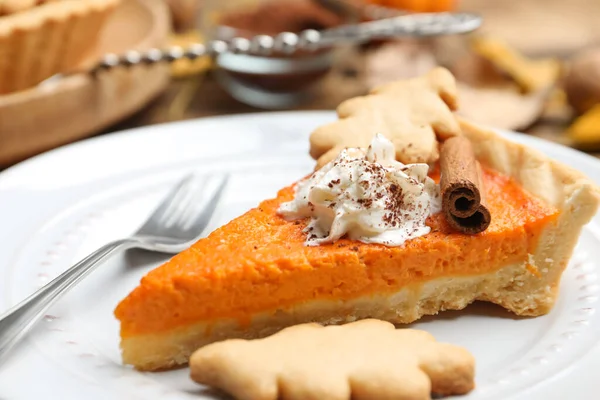 Slice Delicious Homemade Pumpkin Pie Plate Closeup — Stock Photo, Image