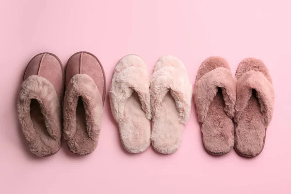 Different Stylish Soft Slippers Pink Background Flat Lay — Stock Photo, Image