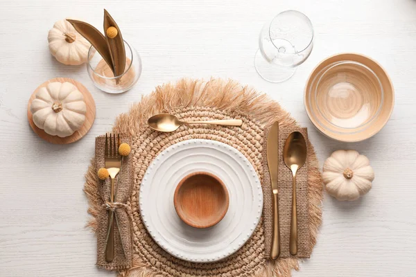 Herfsttafel Met Pompoenen Witte Houten Ondergrond Vlak Gelegd — Stockfoto