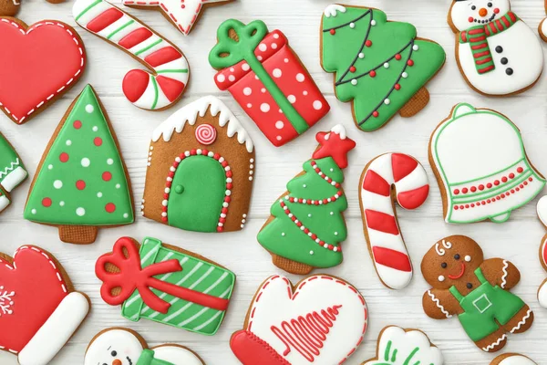 Muitos Deliciosos Biscoitos Natal Diferentes Mesa Madeira Branca Flat Lay — Fotografia de Stock