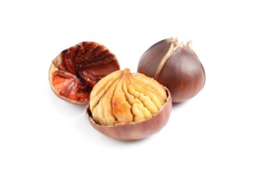 Lezzetli, kavrulmuş, yenilebilir kestaneler.