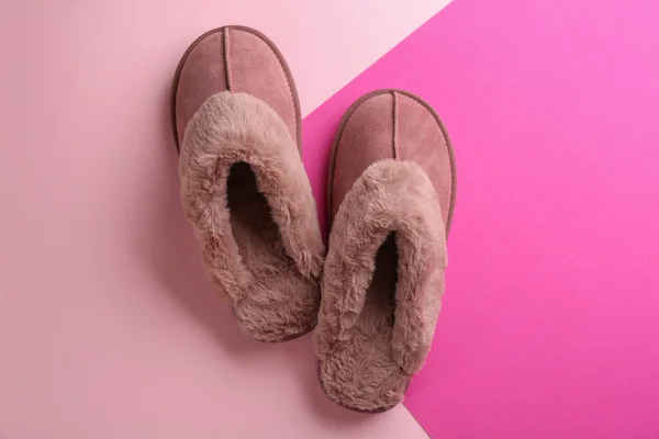 Pair Stylish Soft Slippers Color Background Flat Lay — Stock Photo, Image