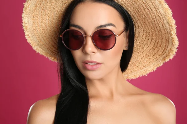 Beautiful Woman Wearing Sunglasses Pink Background Closeup — Stock Photo, Image