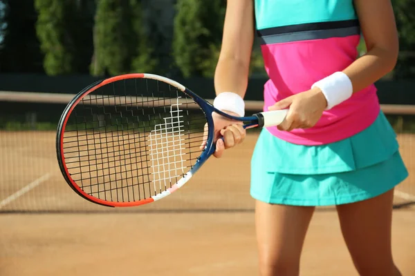 Спортсменка Грає Теніс Дворі Сонячний День Крупним Планом — стокове фото
